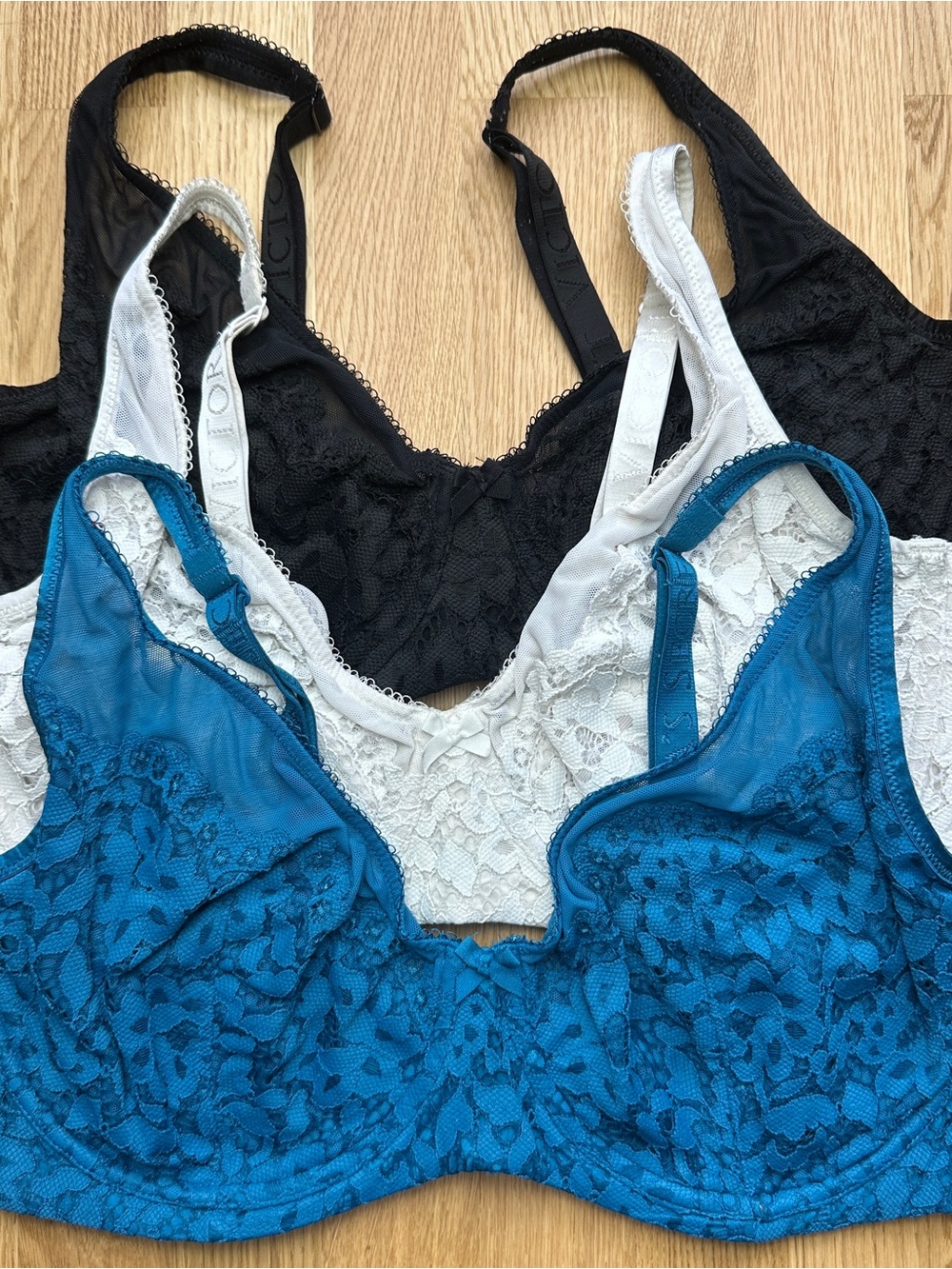 Victoria's Secret Lace Underwire Bra Trio in Teal, Black & White